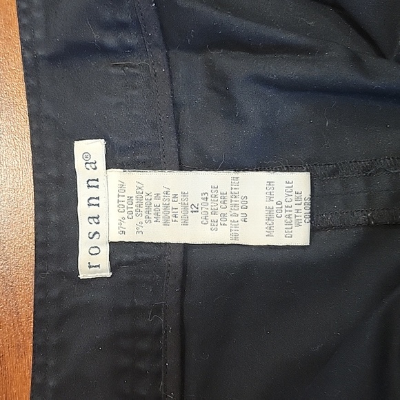 Black mini skirt, size 12, with zipper and hook closure - Picture 3 of 4